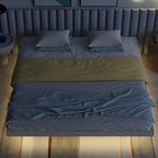 Lit plateforme bas avec lumières LED, taille King, naturel/gris/blanc, convient pour 2 personnes